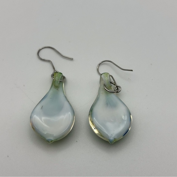 Boho Glass Green Fern Plant Teardrop Shaped Dangle Earrings Silver Tone Hook - Picture 7 of 7